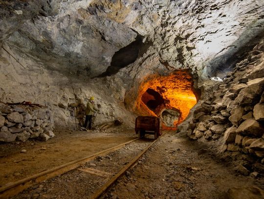 Rola szkoleń w podnoszeniu kwalifikacji operatorów maszyn górniczych