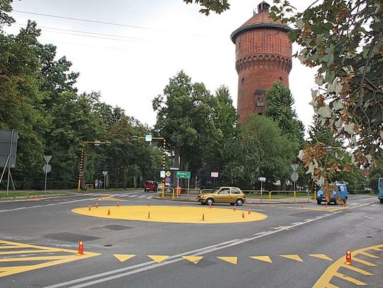 Rondo do pierwszej kraksy. Powiat za, miasto przeciw, a kierowcy mają się... przyzwyczaić