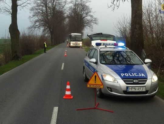 Rowerem pod autobus. Zginął 16-latek