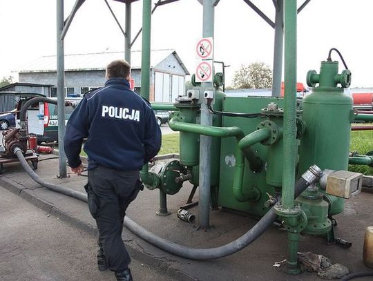 Rozbito grupę przestępczą. 15 mln zł straty na nielegalnym handlu paliwami