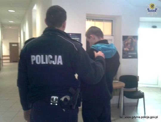 Rozbój, groził nożem