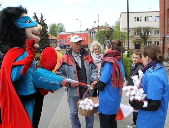 Rozdali tczewianom tysiąc flag narodowych