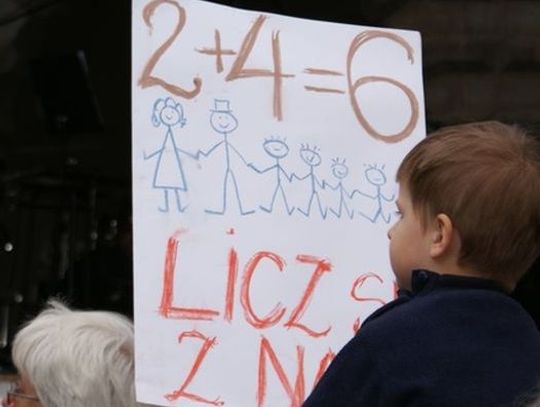 Rozpaczliwy protest rodziców i opiekunów dzieci...