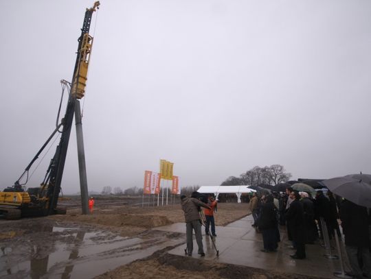 Rozpoczęli budowę mostu. Premier Tusk nie zaszczycił