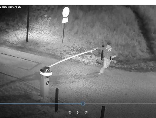 Rozpoznajesz Go? Uszkodził szlaban przy Centrum Hewelianum!