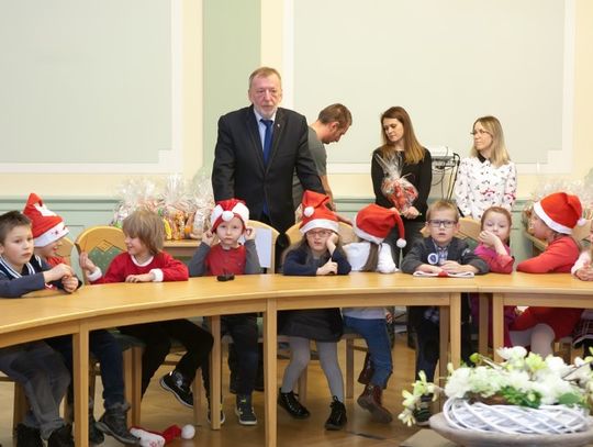 Rozstrzygnięto konkurs na kartkę świąteczną