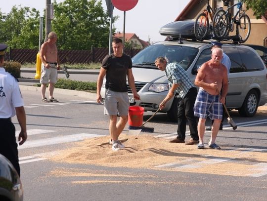 Rozsypane zboże utrudniło ruch