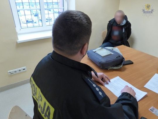 Roztargniony wandal: przez pomyłkę wybił szyby nie w tym aucie