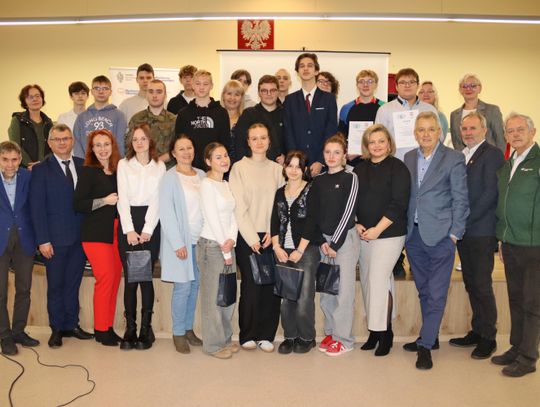 Rozwiązywali testy o senacie