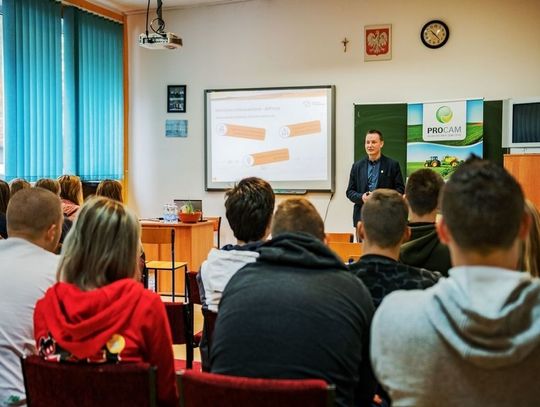 Ruszył program stypendialny „PROCAM Edukacja”