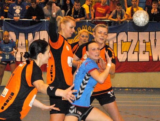 Samborzanki coraz lepiej - remis w derbach