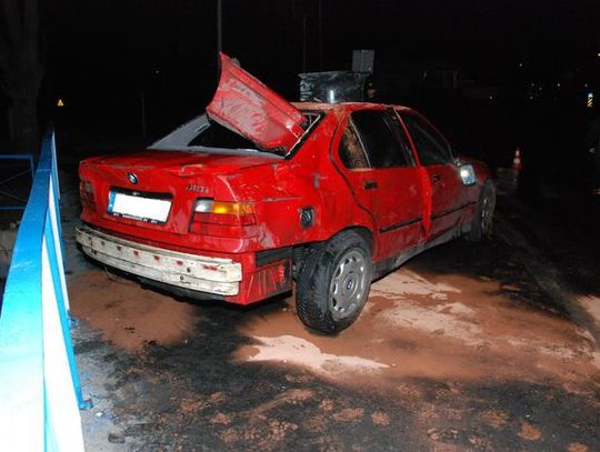 ﻿﻿ Samochód wpadł do kanału - dwie osoby ranne 