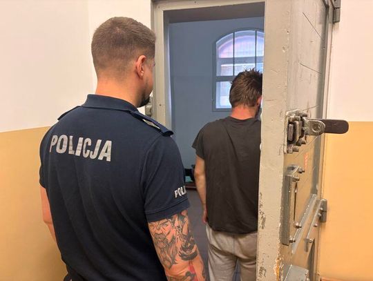 Schował łup w klatce schodowej. 19-latek odpowie za kradzież hulajnogi