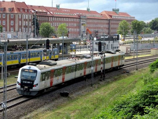 Sejmik województwa zadecydował. Będą pieniądze na wieloletnie umowy z przewoźnikami kolejowymi 