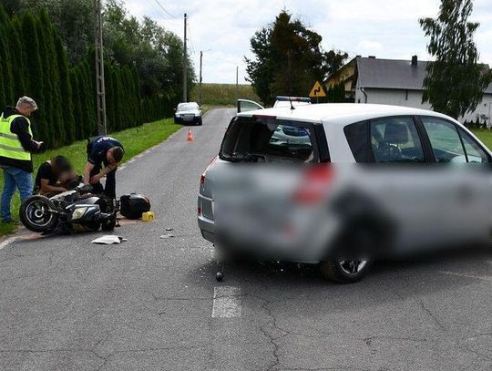 Sekundy zadecydowały o wypadku. 18-latka i motorowerzysta zderzyli się w Polskim Gronowie
