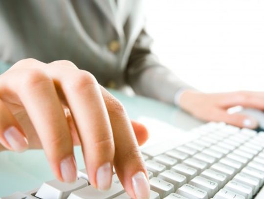 Seniorzy surfują w internecie