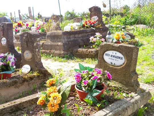 Siedem mogił czeka na uporządkowanie