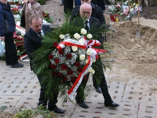 Skandal nad grobem Walentynowicz - cd. Rzecznik Marszałka Komorowskiego stracił posadę