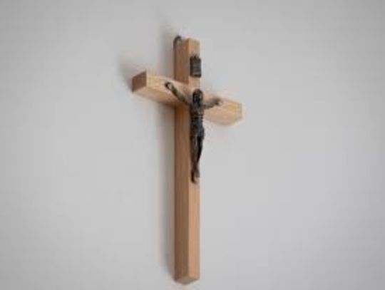 Skandal w szkole na Kaszubach. Krzyż wyrzucony do kosza – to hańba i przekroczenie wszelkich granic