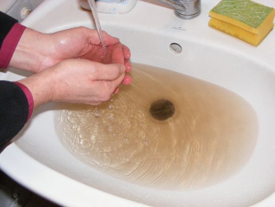 Skarżą się na kolor ciepłej wody