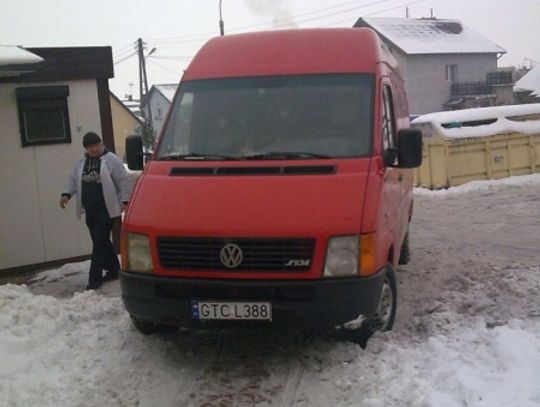 Sklepowi dostawcy łamią prawo? Chodniki dla pieszych czy dla samochodów...