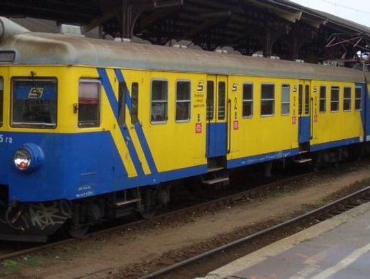 SKM z utrudnieniami. Ukradli kable sterowania, kolej sparaliżowana