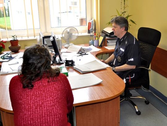 Skradziono 130 tys. złotych. Podejrzana 54-letnia kobieta na codzień opiekująca się poszkodowanym.