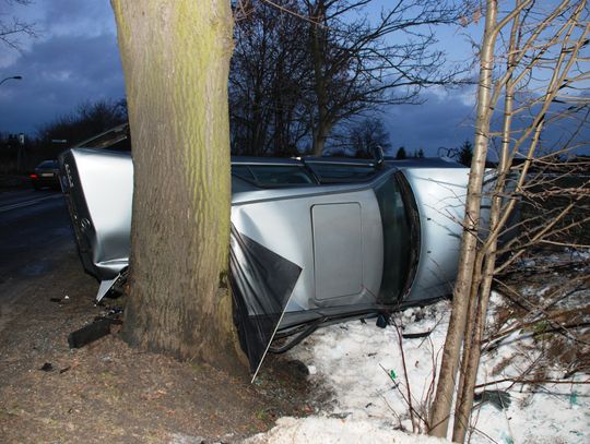 Śliskie drogi o poranku. Policja apeluje o ostrożność