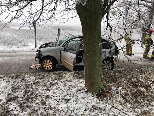 Ślisko na drogach. Policja apeluje o ostrożną jazdę!