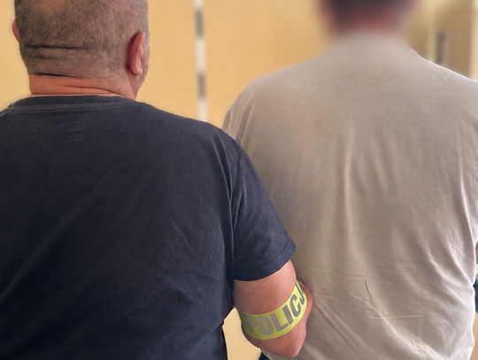 Słodycze, perfumy, narzędzia i alkohol. 40-latek urządził sobie DARMOWE ZAKUPY!