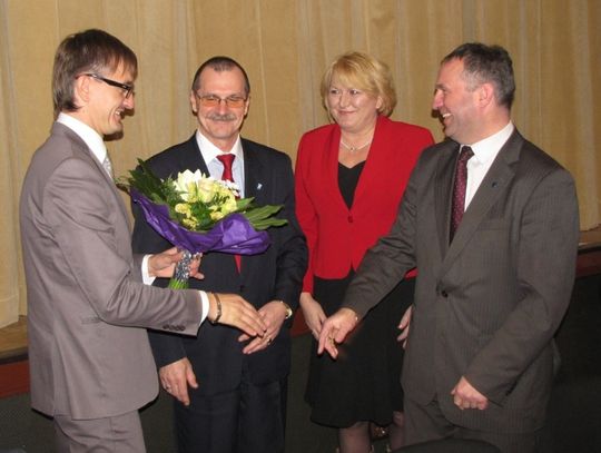 Ślubowanie z poślizgiem. Stanuch droższym burmistrzem, Chyła nowym przewodniczącym Rady Miejskiej Pelplina