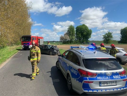 Słupsk. Policjanci pracowali na miejscu tragicznego wypadku drogowego.