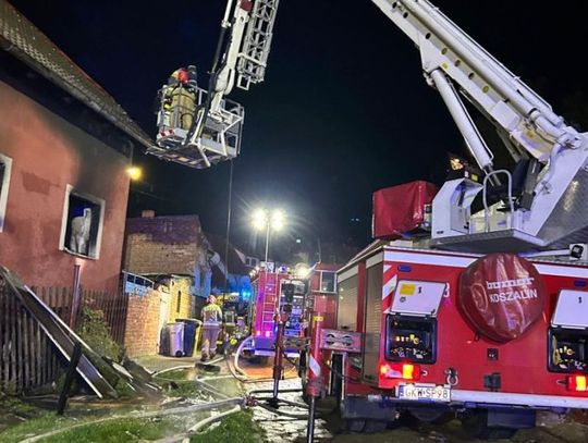 Śmierć kobiety i 11-miesięcznego dziecka w pożarze, który wybuchł w środku nocy