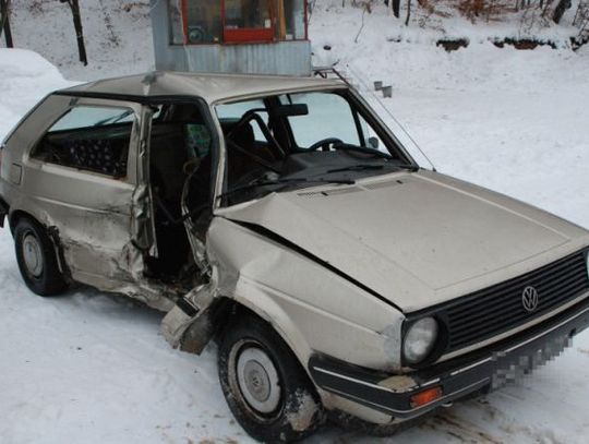 Śmierć na drodze - zginęła 70-letnia pasażerka golfa