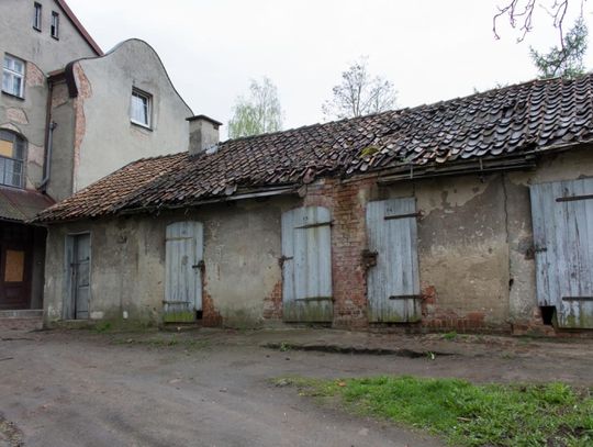 Śmierć pod „chlewikami” - martwy mężczyzna leżał na wersalce