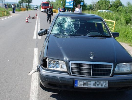 Śmiertelnie potrącony rowerzysta. Wjechał pod mercedesa