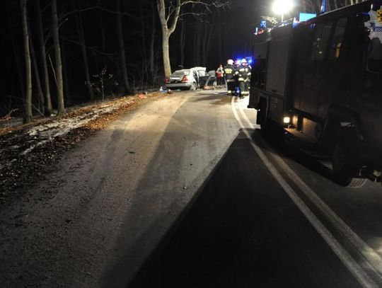 Smochód w płomieniach - śmiertelny wypadek