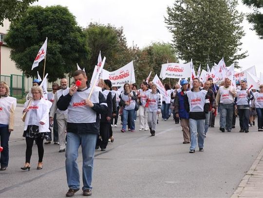 „Solidarność” protestuje przed fabryką Plati