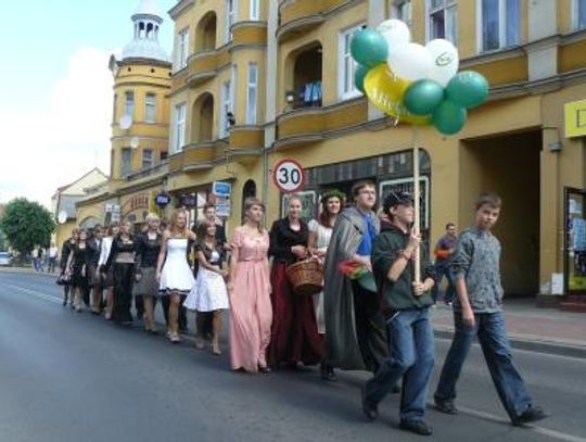 Spacer z Mickiewiczem – polonez, staropolski bigos i... Pan Tadeusz