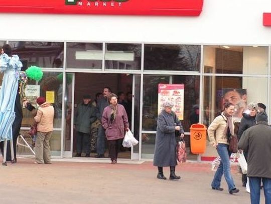 Spędzili w pracy prawie dobę! Czy w supermarkecie są łamane prawa pracowników?