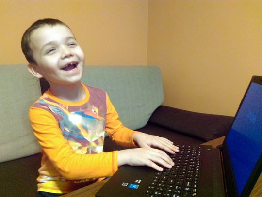 Spełniło się marzenie Damiana z Tczewa. 6-latek otrzymał laptopa