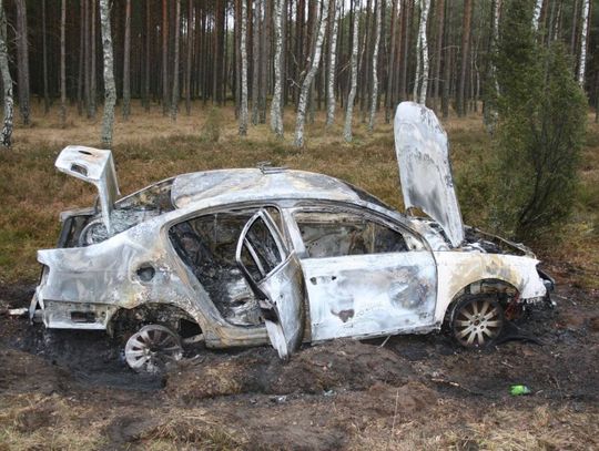 Spłonął volkswagena na poboczu