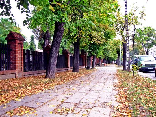 Spór o porządek przed cmentarzem