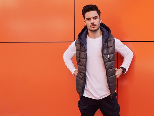 Sportowe bezrękawniki - męski must have! Przekonaj się, dlaczego warto go mieć