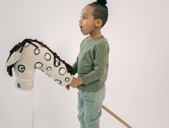 Sportowe wydarzenia z udziałem koników na patyku