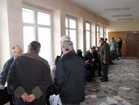 Sprawa stoczniowców przed obliczem Temidy. Spór trwa a pieniędzy nie ma