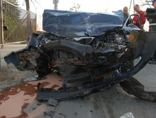 Sprawca uciekł z miejsca wypadku. Pasażerka poniosła śmierć na miejscu