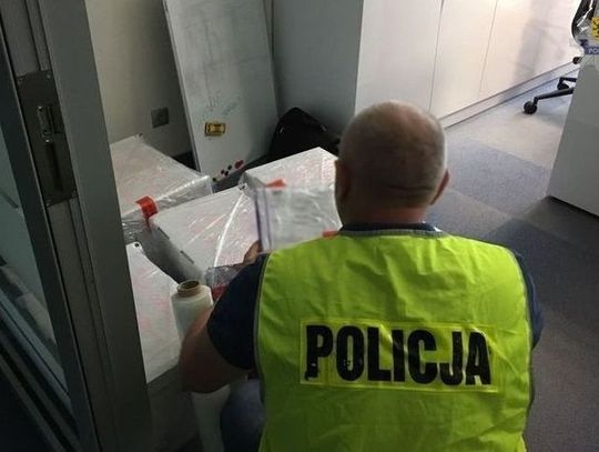 Sprzedawał przez internet bilety. W przesyłce znajdowały się jednak tylko czyste kartki.