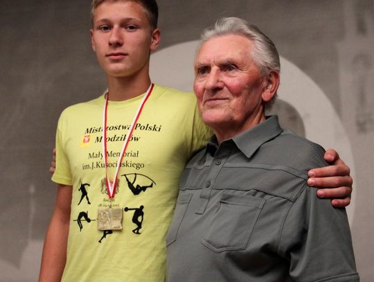 Srebrni samborzanie  - Halowe Mistrzostwa Polski Juniorów w LA 