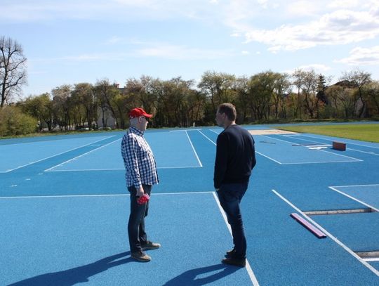 Stadion prawie gotowy. Dziś obiekt wizytował przedstawiciel Polskiego Związku Lekkiej Atletyki oraz kierownik projektu